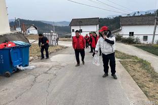 同城死敌搞心态！半场结束时，利雅得新月球迷高喊梅西